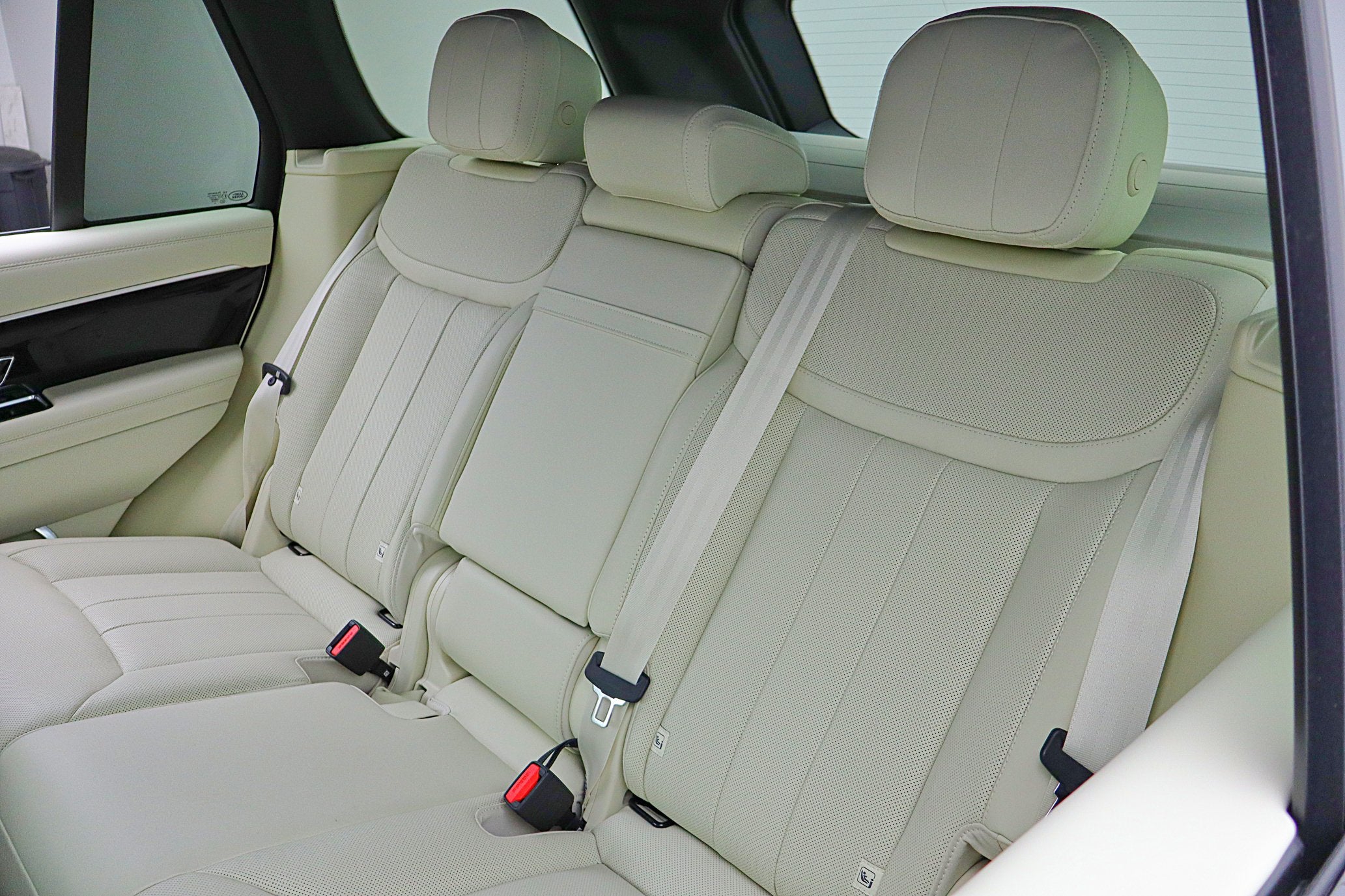 2025 Land Rover Range Rover P400 SE