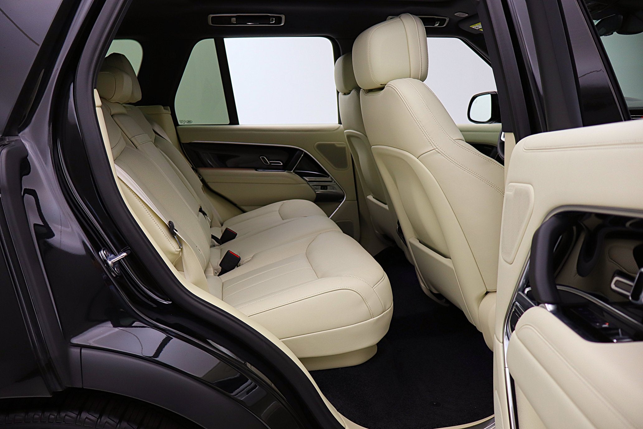 2025 Land Rover Range Rover P400 SE