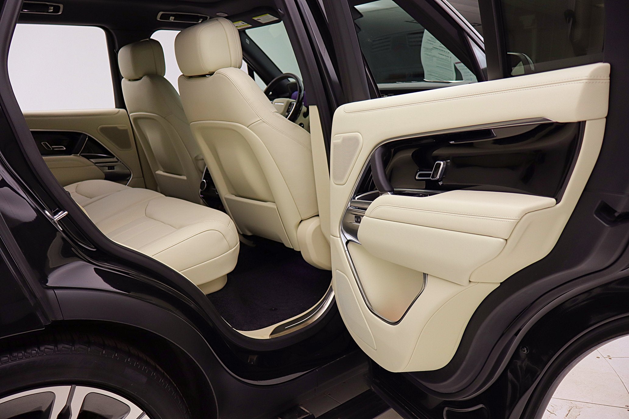 2025 Land Rover Range Rover P400 SE