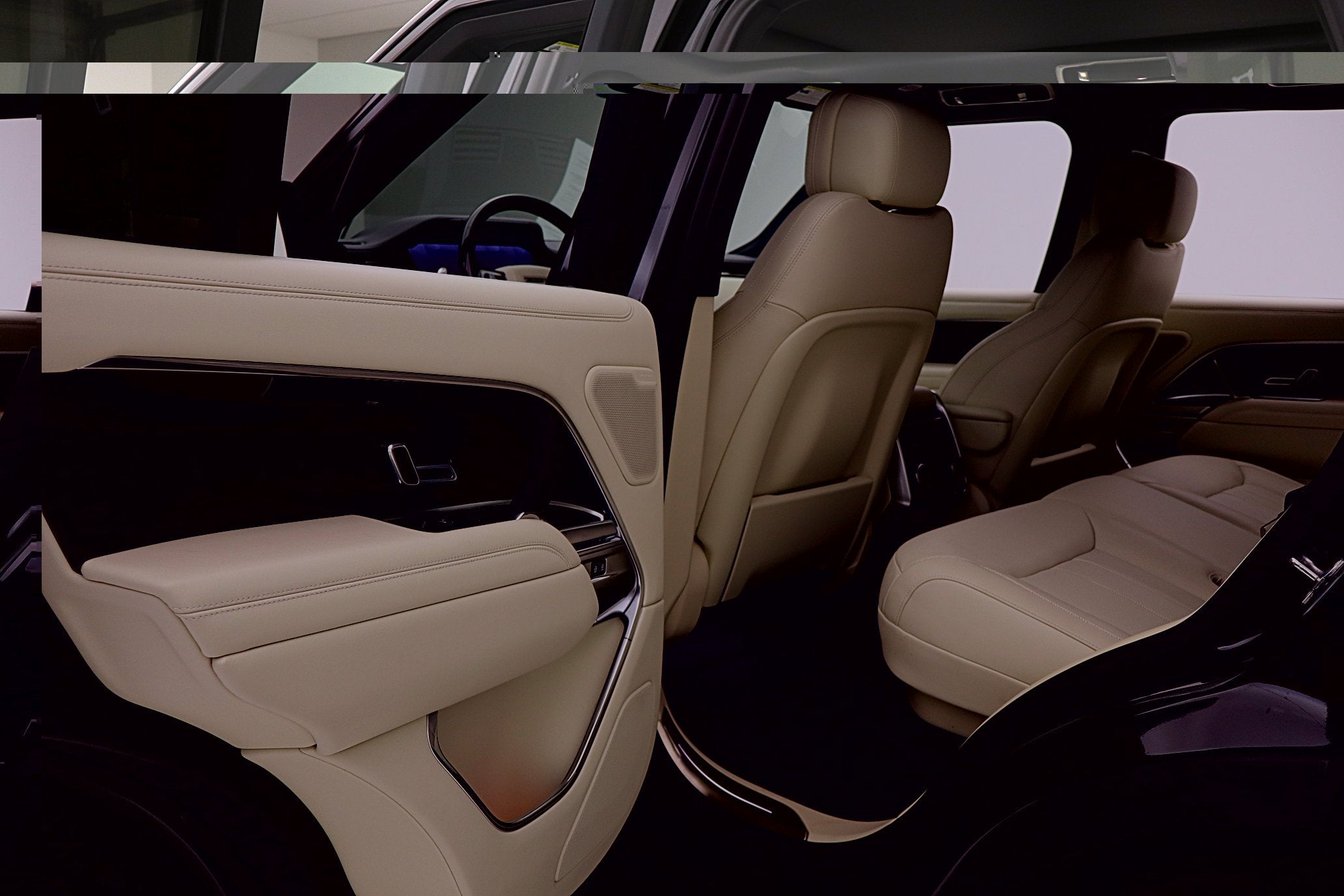 2025 Land Rover Range Rover P400 SE
