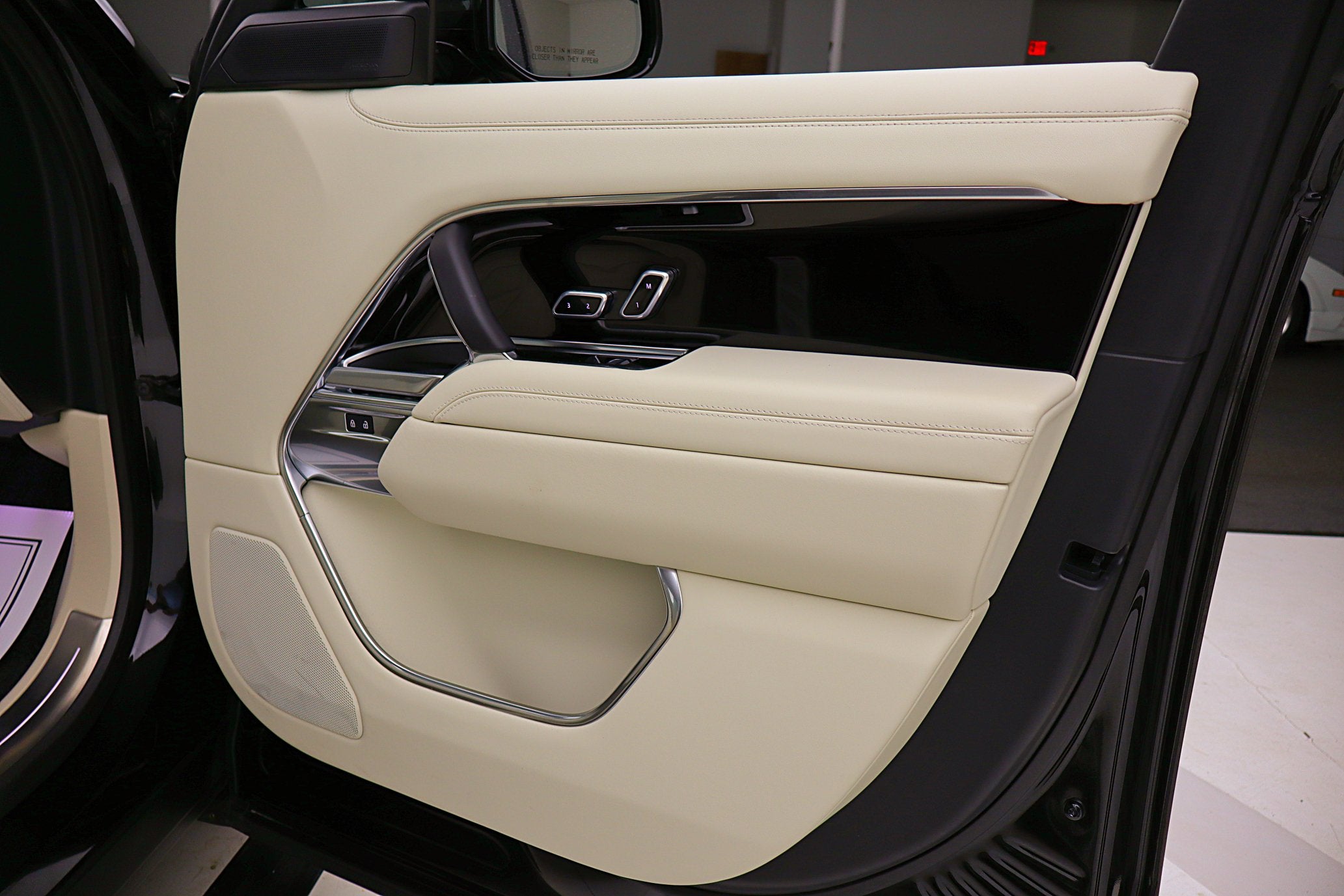 2025 Land Rover Range Rover P400 SE