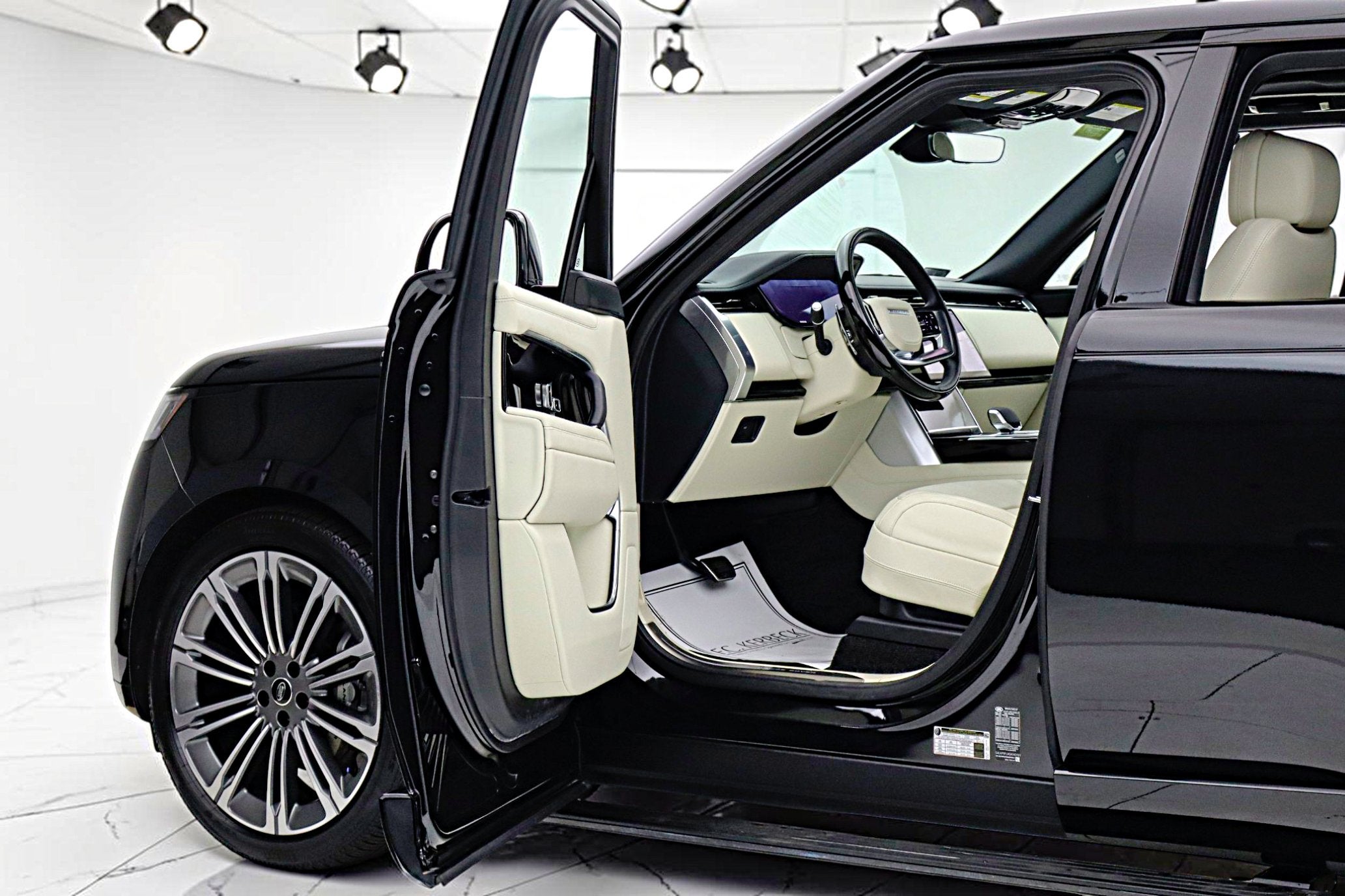 2025 Land Rover Range Rover P400 SE