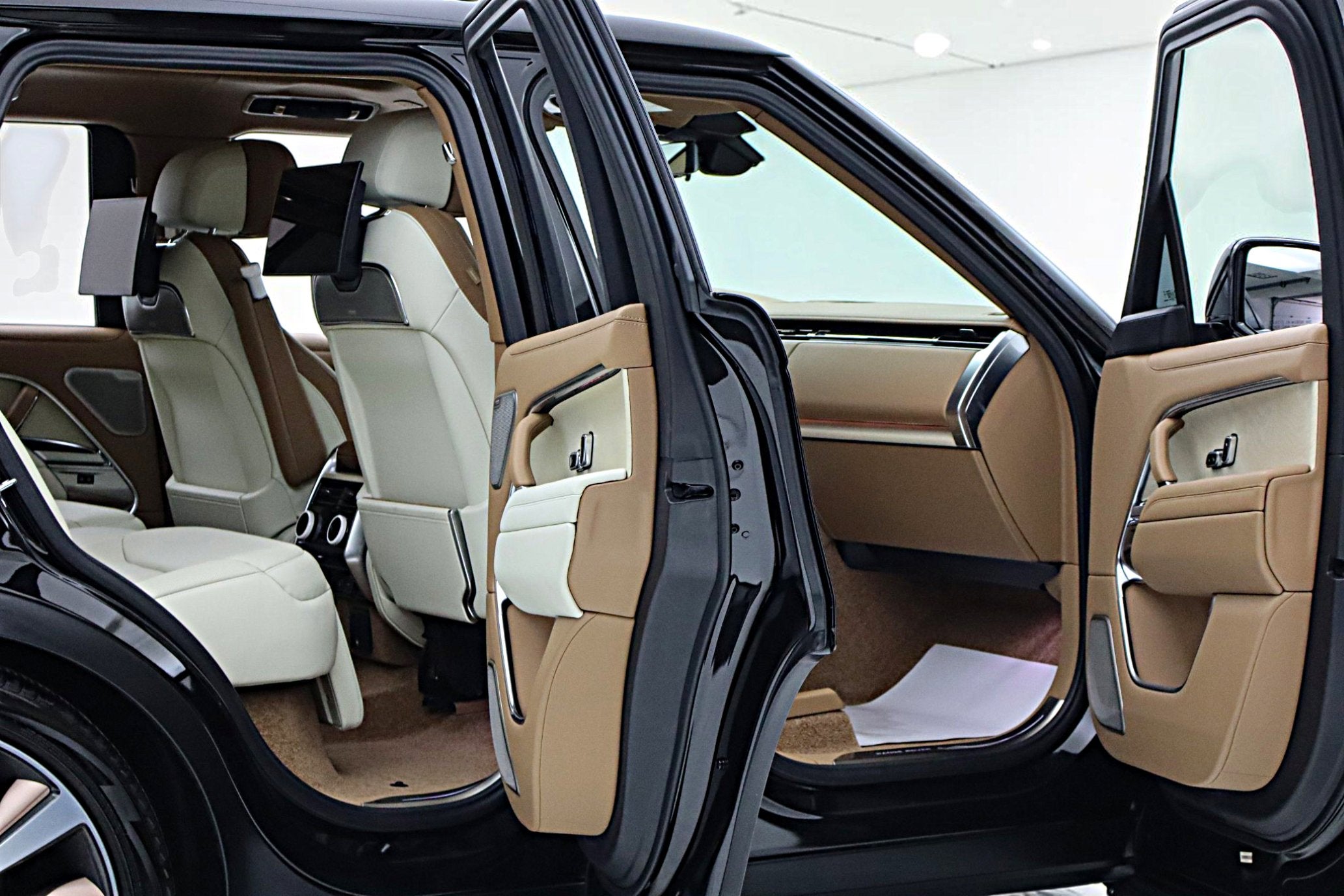 2024 Land Rover Range Rover P615 SV