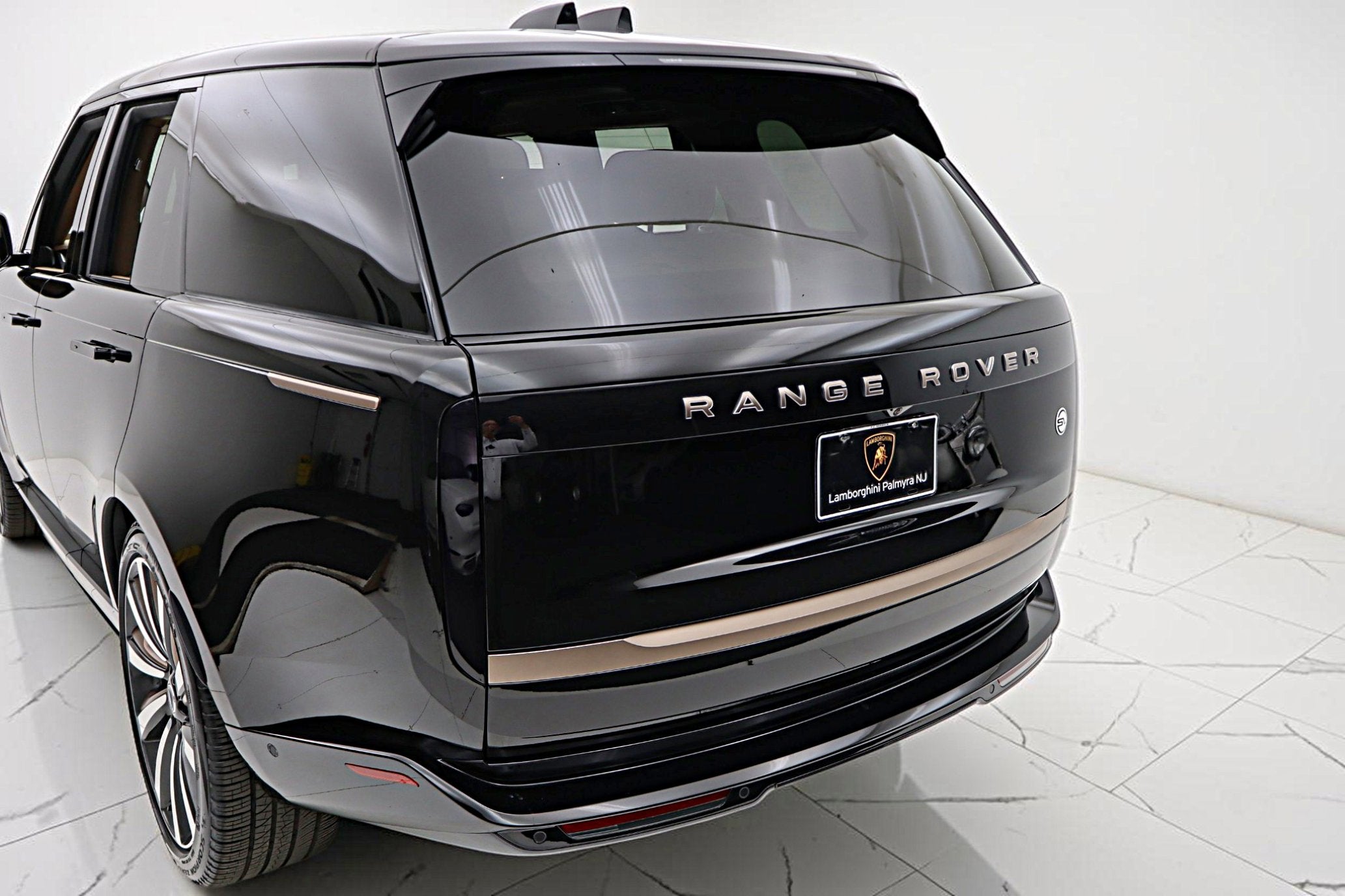 2024 Land Rover Range Rover P615 SV