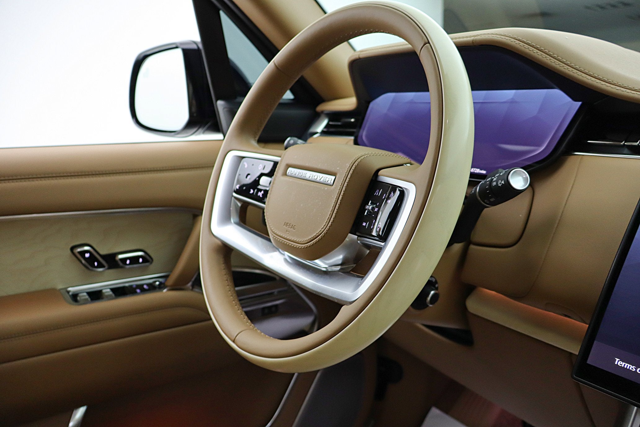 2024 Land Rover Range Rover P615 SV