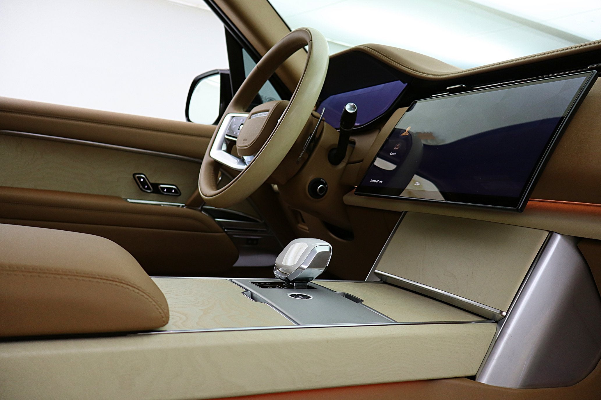 2024 Land Rover Range Rover P615 SV