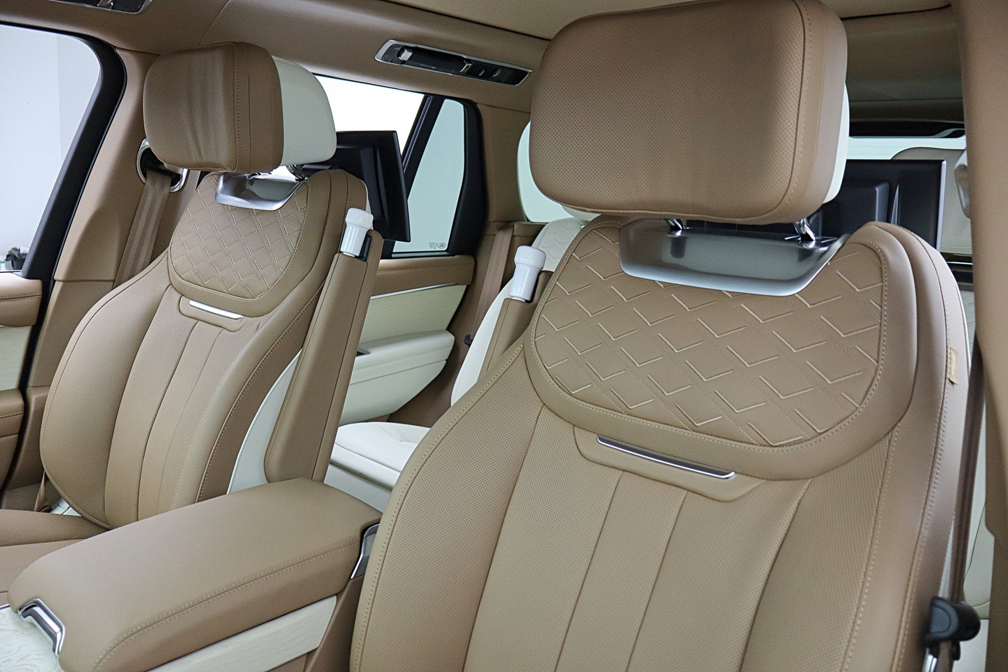 2024 Land Rover Range Rover P615 SV