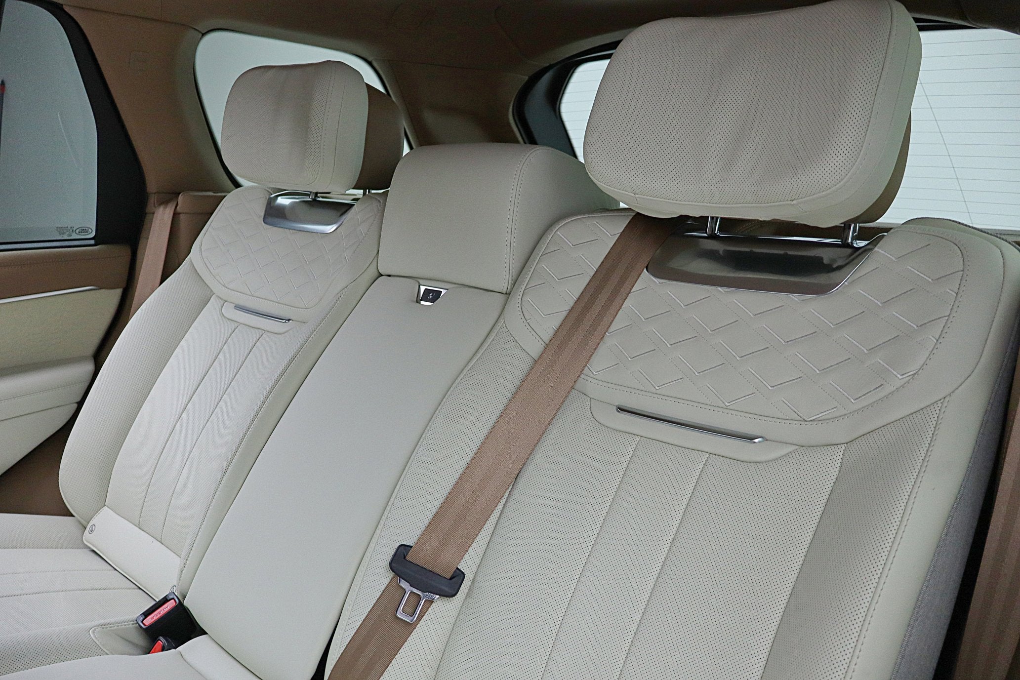 2024 Land Rover Range Rover P615 SV