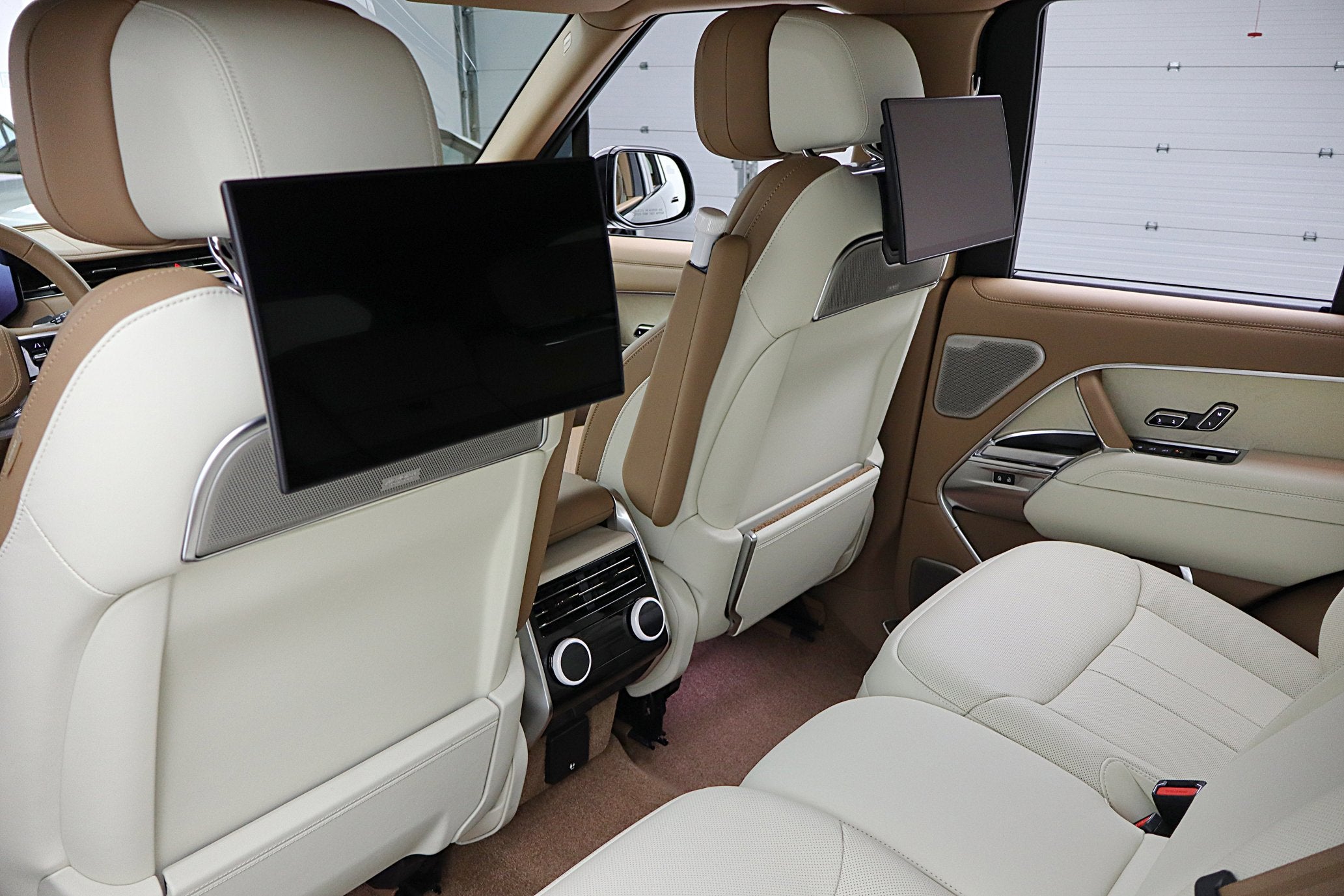 2024 Land Rover Range Rover P615 SV