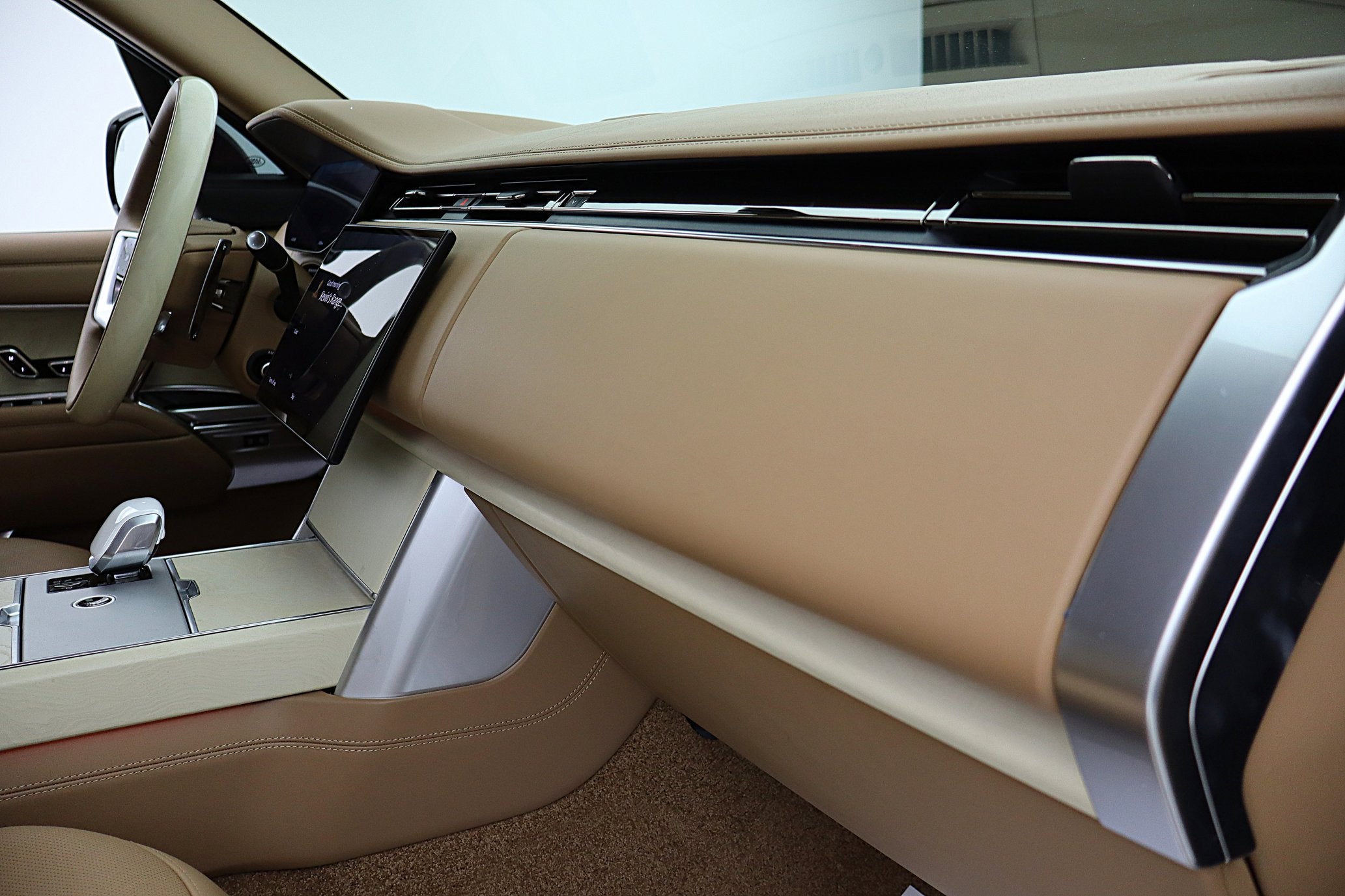 2024 Land Rover Range Rover P615 SV