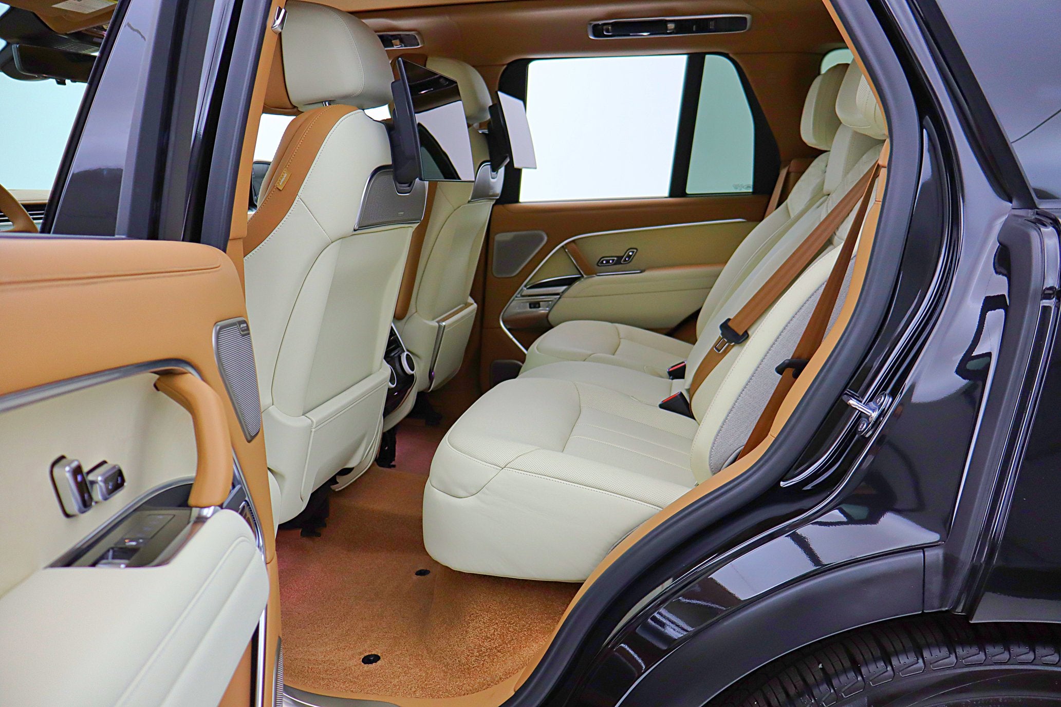 2024 Land Rover Range Rover P615 SV