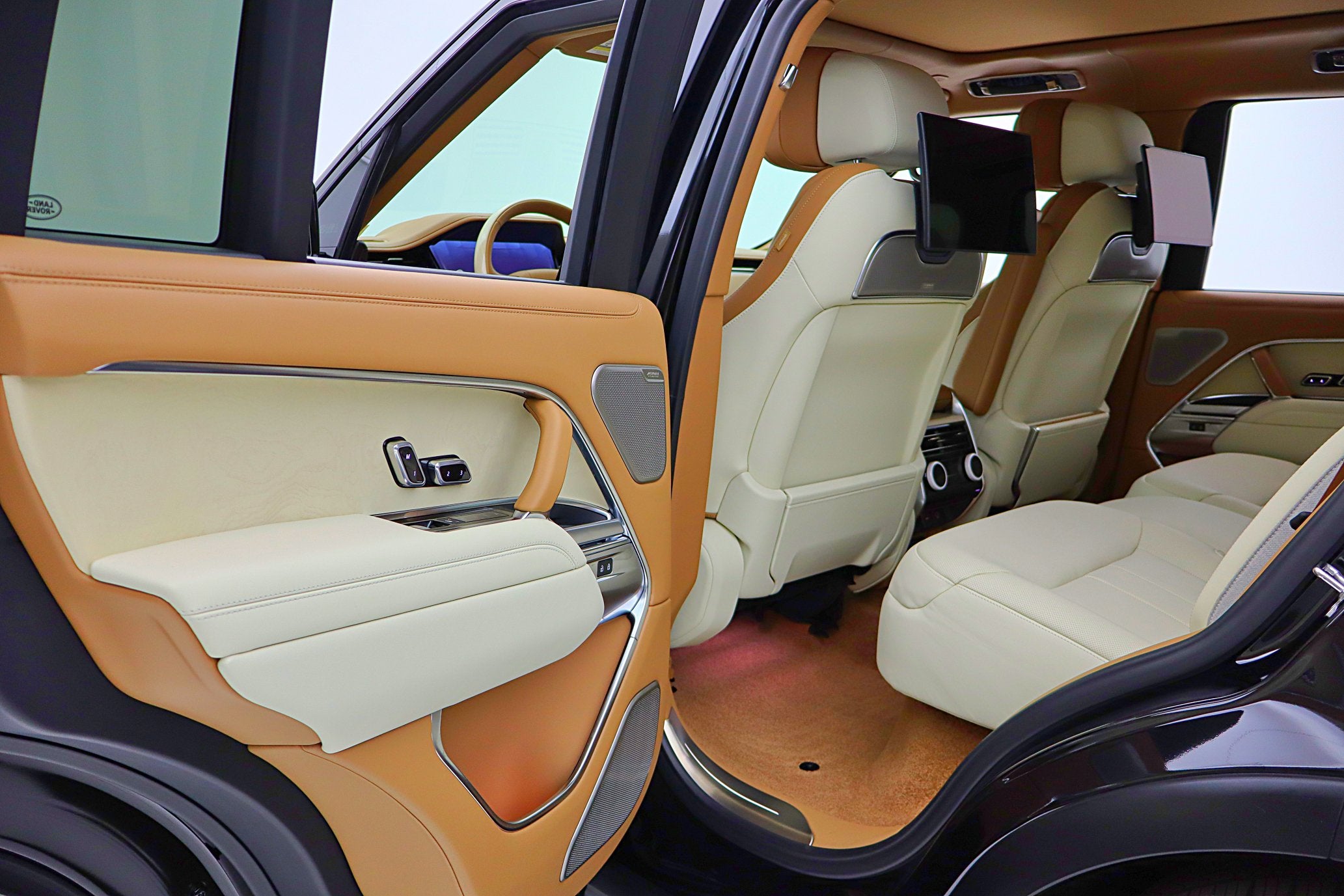 2024 Land Rover Range Rover P615 SV