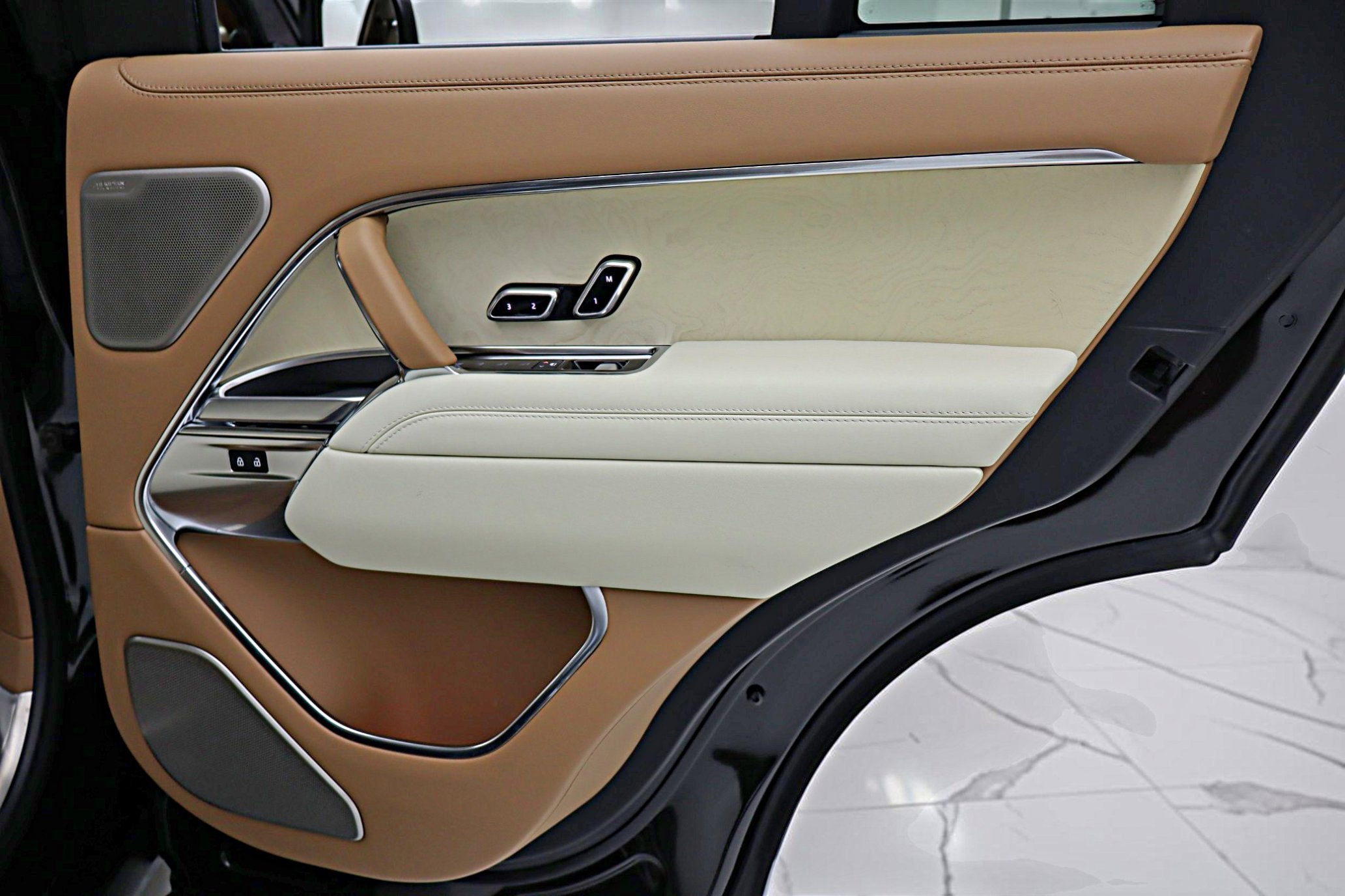 2024 Land Rover Range Rover P615 SV