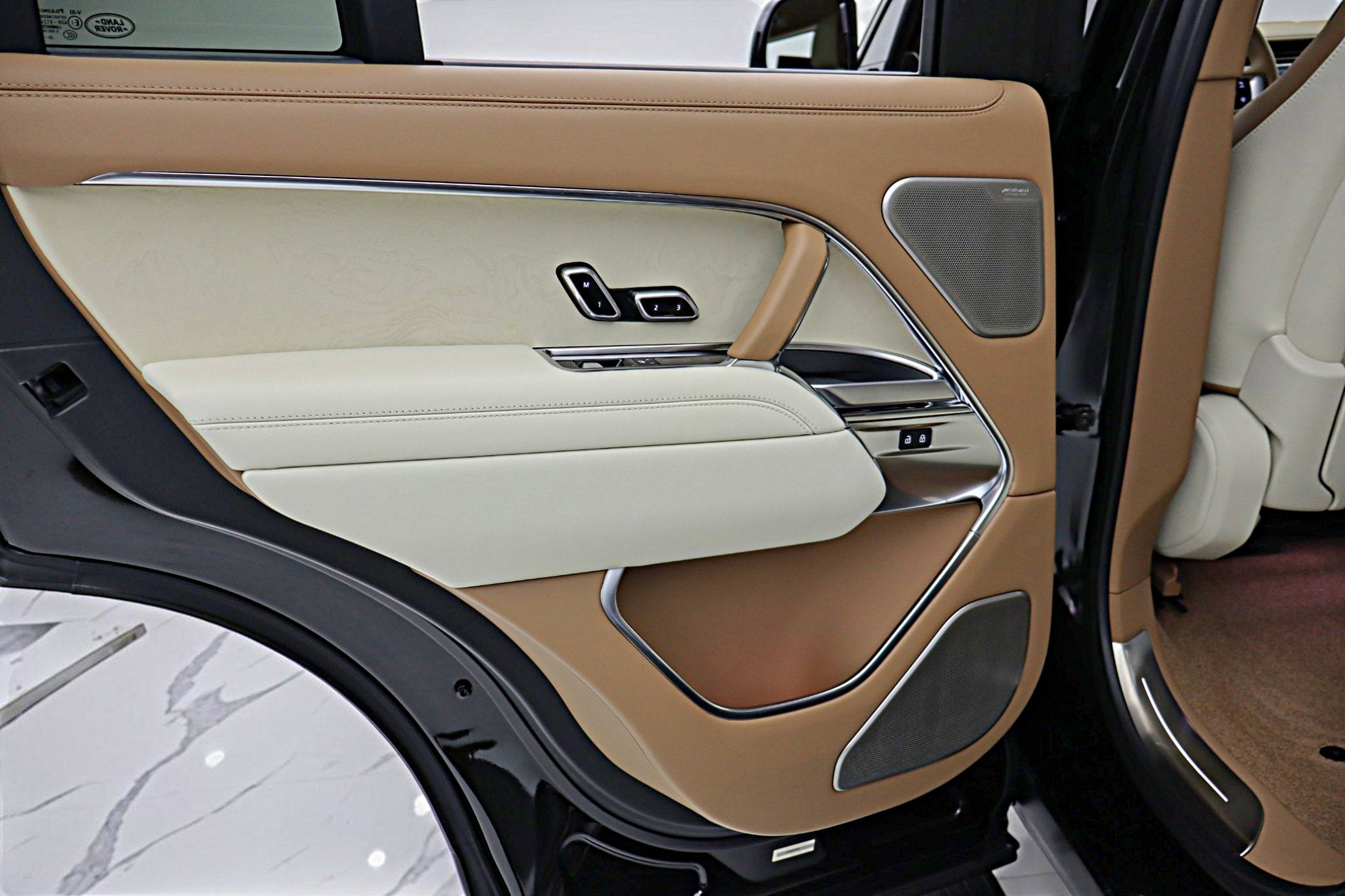 2024 Land Rover Range Rover P615 SV