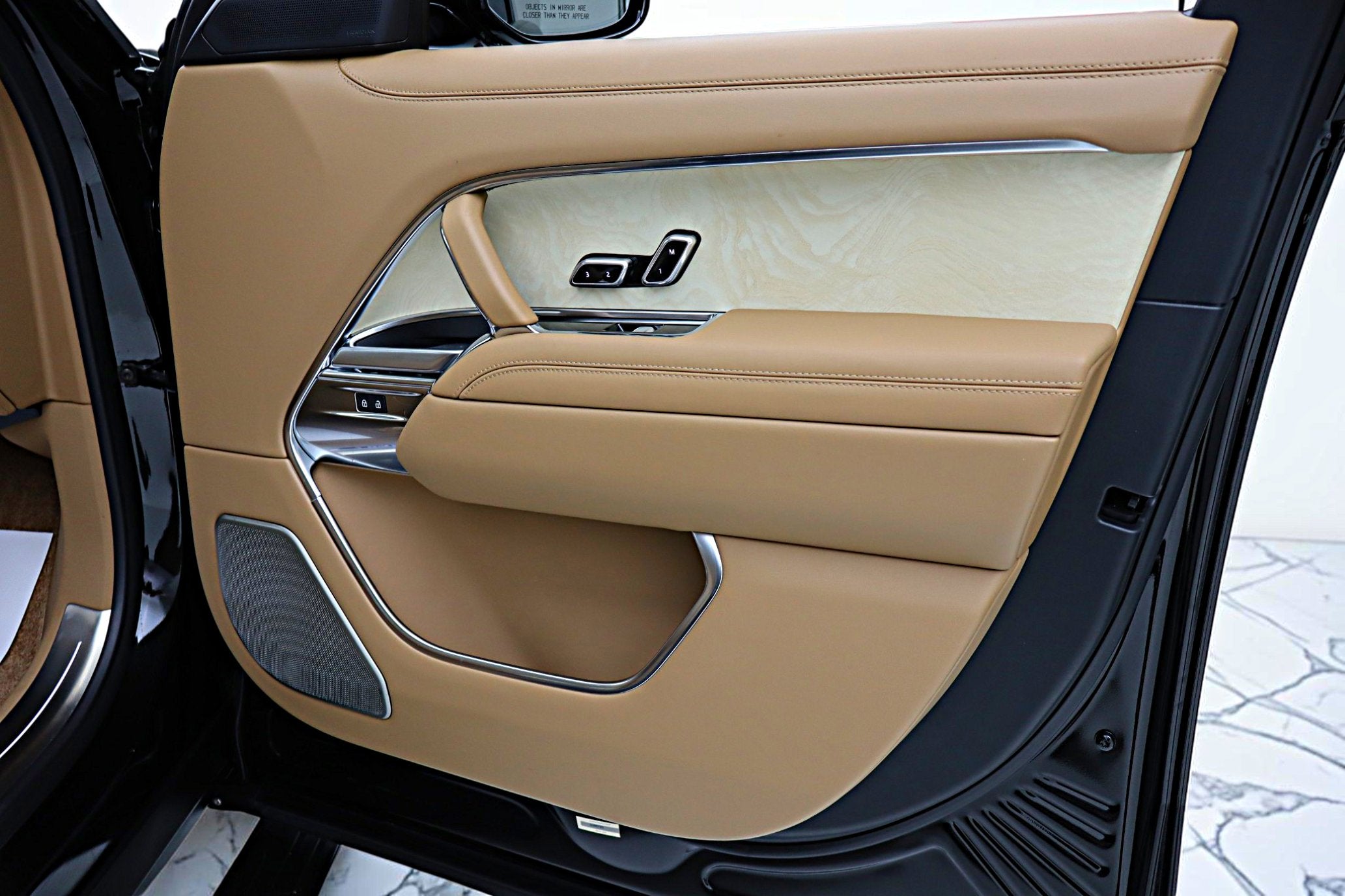 2024 Land Rover Range Rover P615 SV