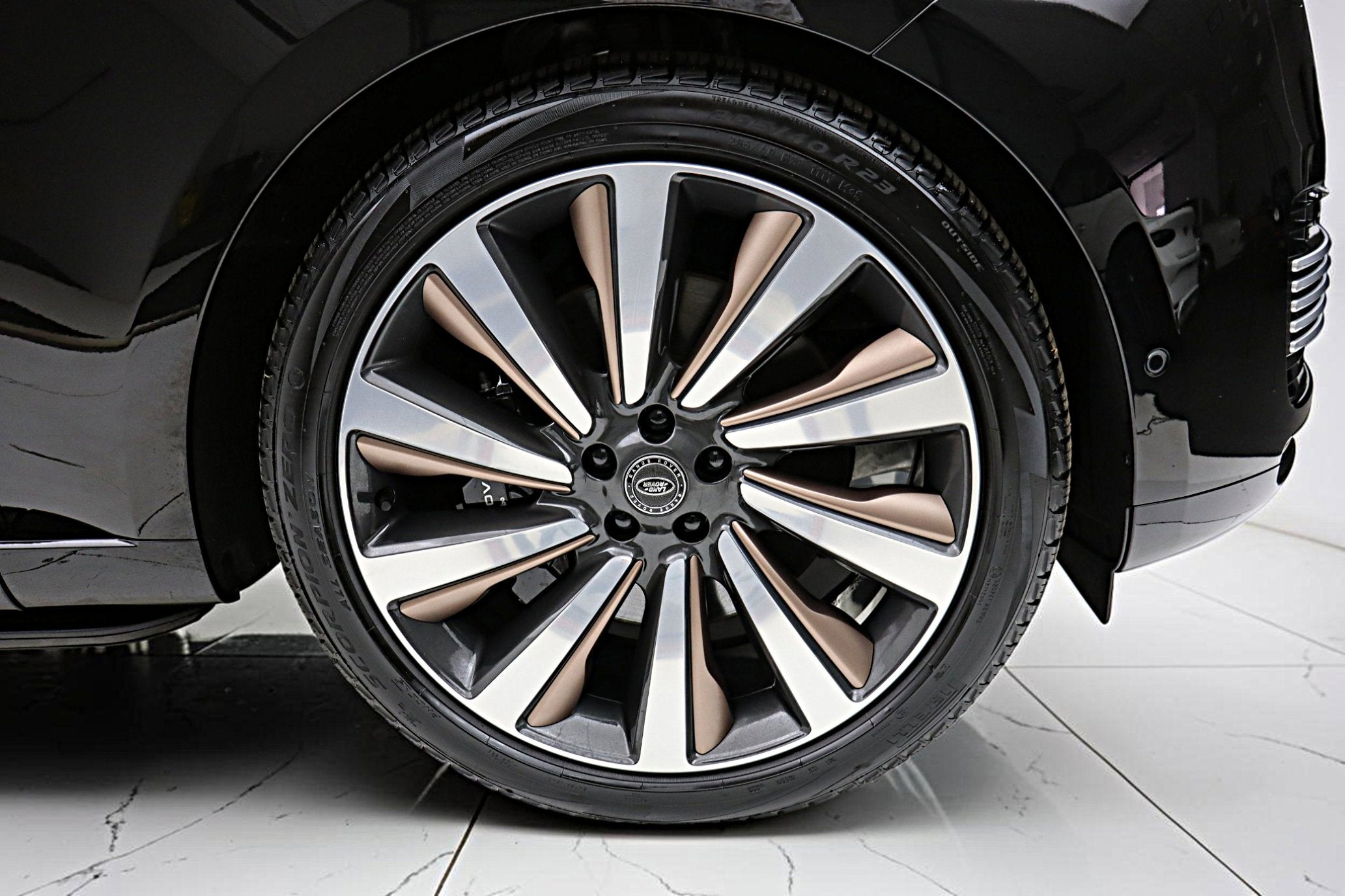 2024 Land Rover Range Rover P615 SV