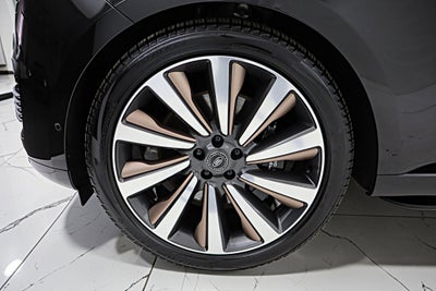 2024 Land Rover Range Rover P615 SV