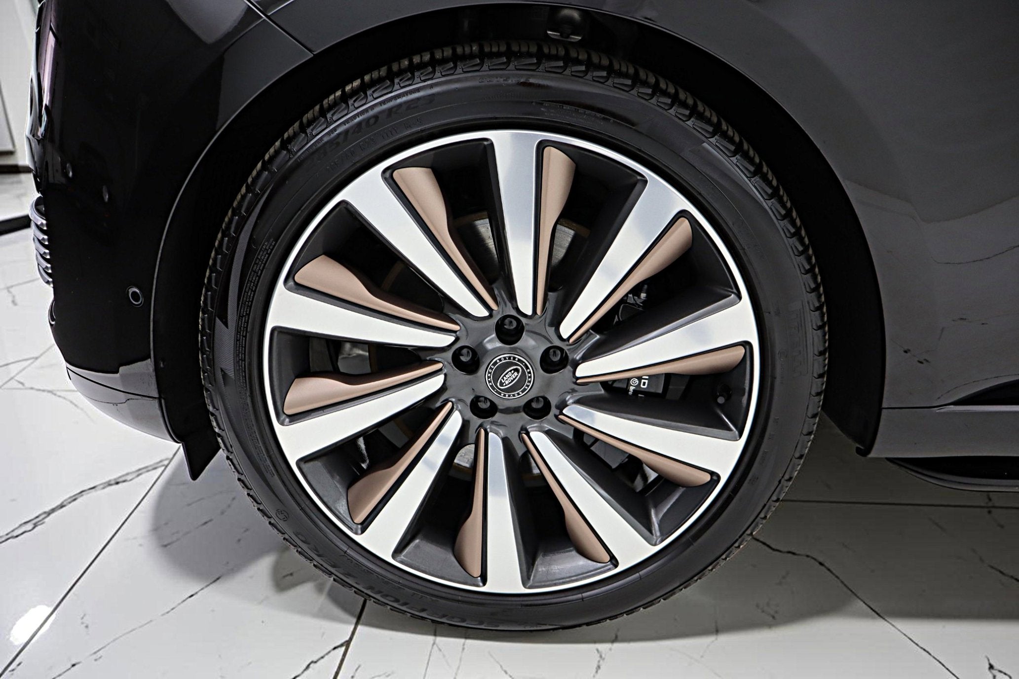 2024 Land Rover Range Rover P615 SV