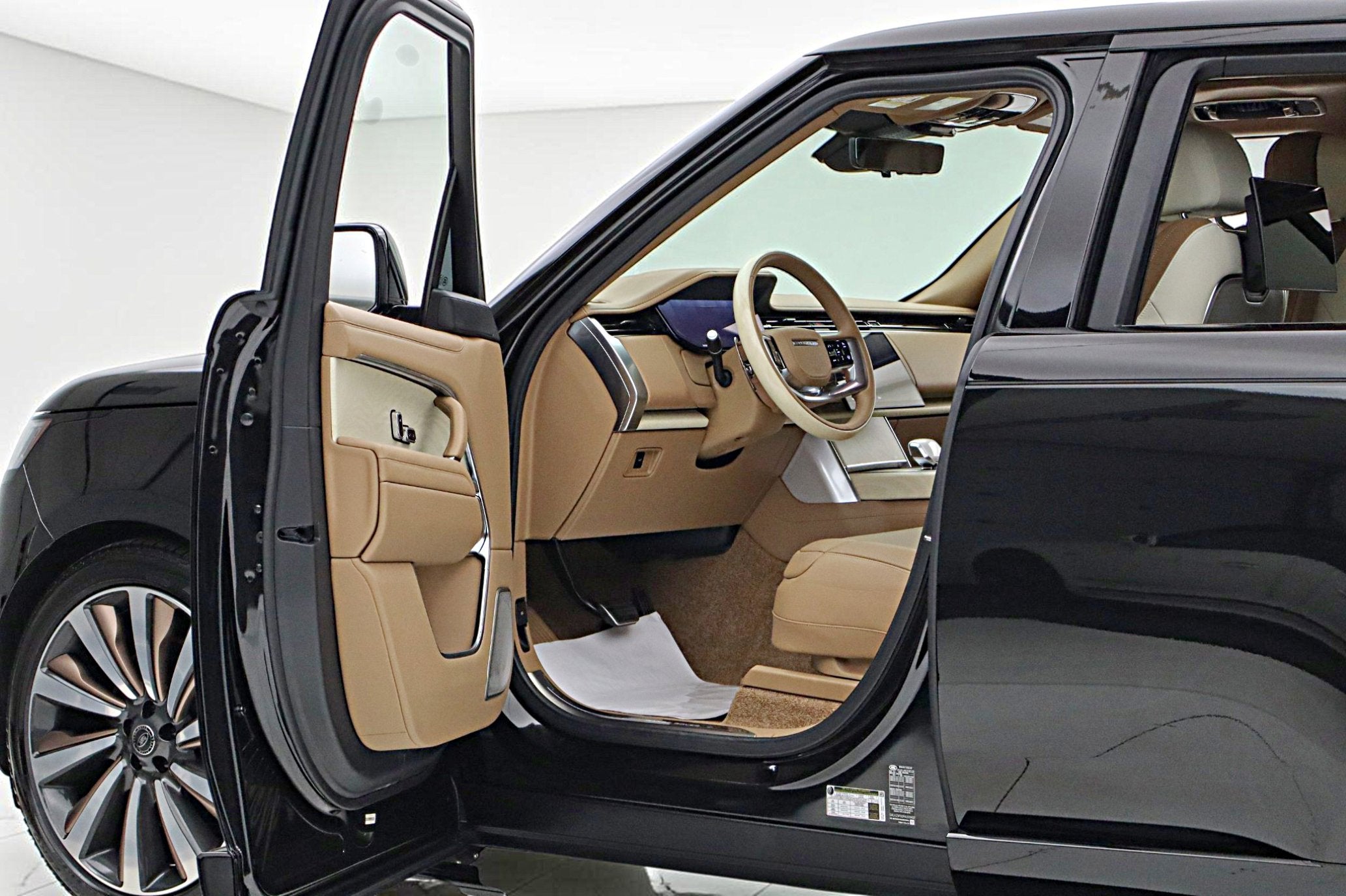 2024 Land Rover Range Rover P615 SV